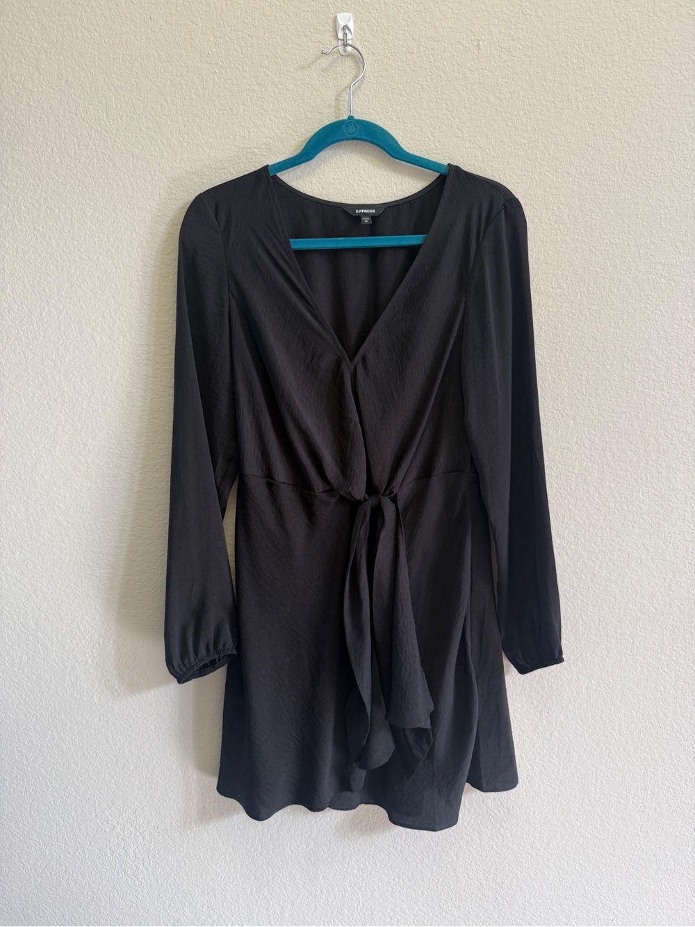 Express Black Long-Sleeve Tie-Waist V-Neck  Dress
